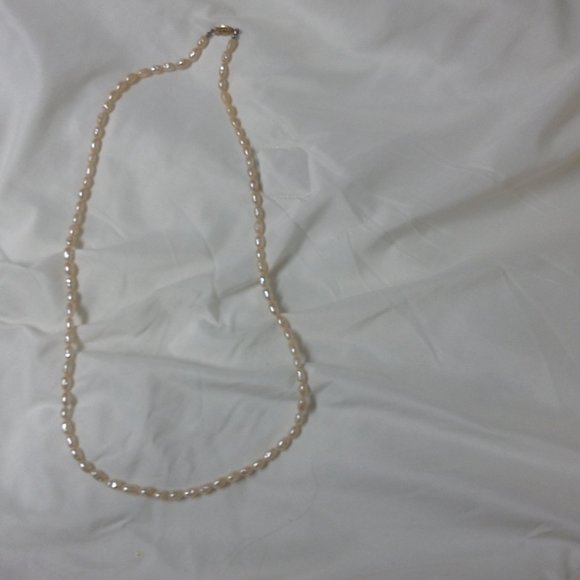 EUC Vintage 24inch long strand of seed pearls - Picture 4 of 5